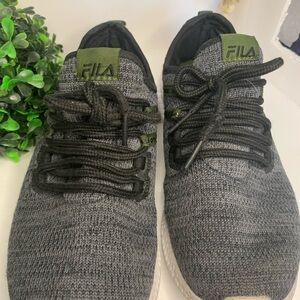 FILA‎ Women’s running shoes. Size 5 1/2. Like new